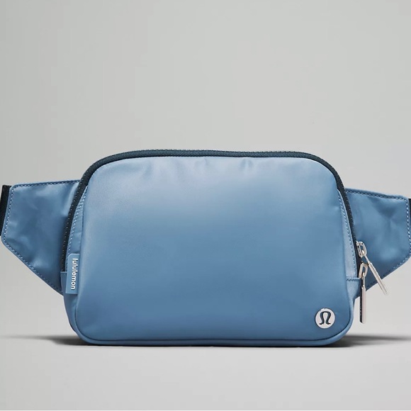 NWT Lululemon Large Everywhere Belt Bag 2L - Utility Blue/Submarine - Picture 5 of 6